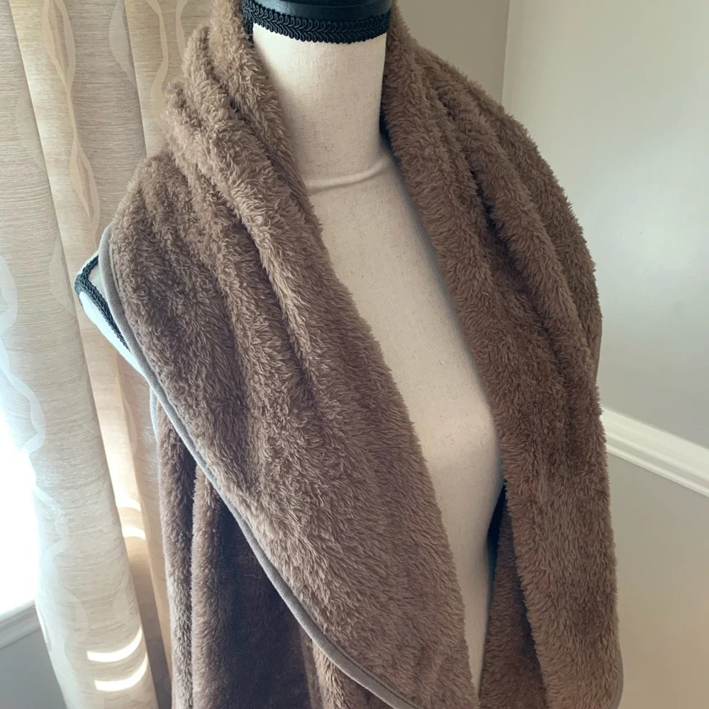 Brown Oversized Furry Vest, One Size Fits‎ All NWOT